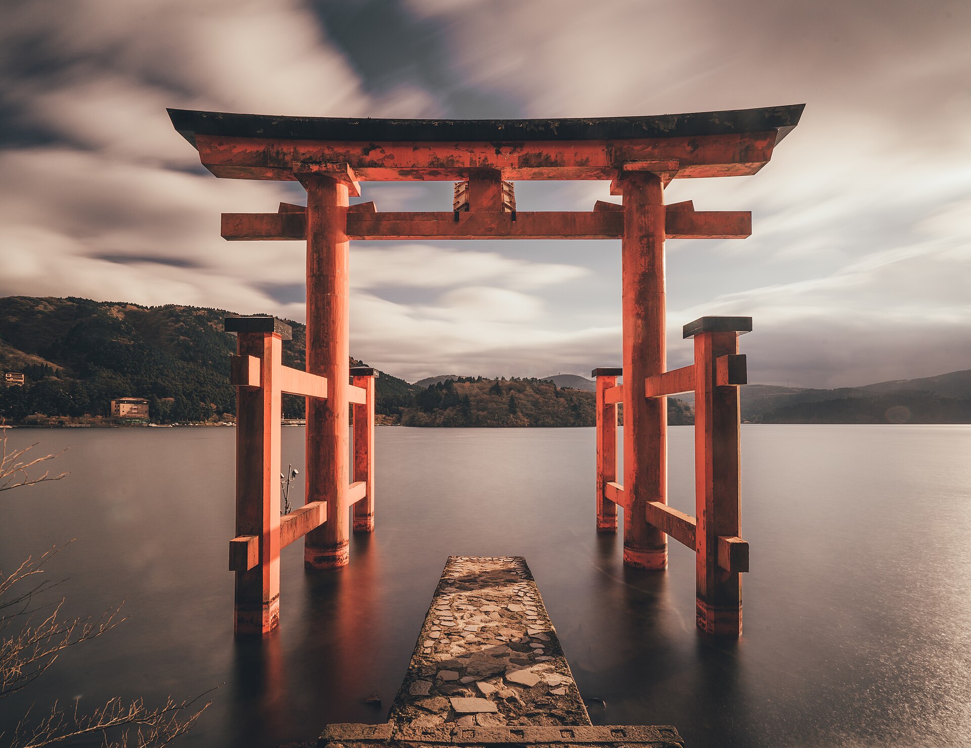 箱根神社 平和の鳥居, 箱根町, Japan (Unsplash)